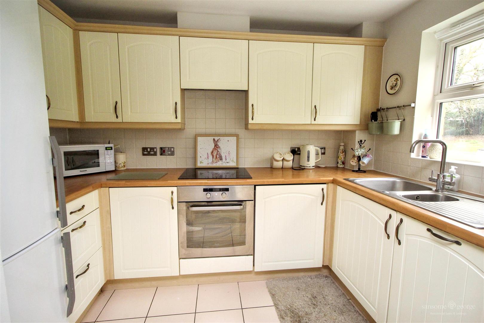 Pryor Close, Tilehurst, Reading